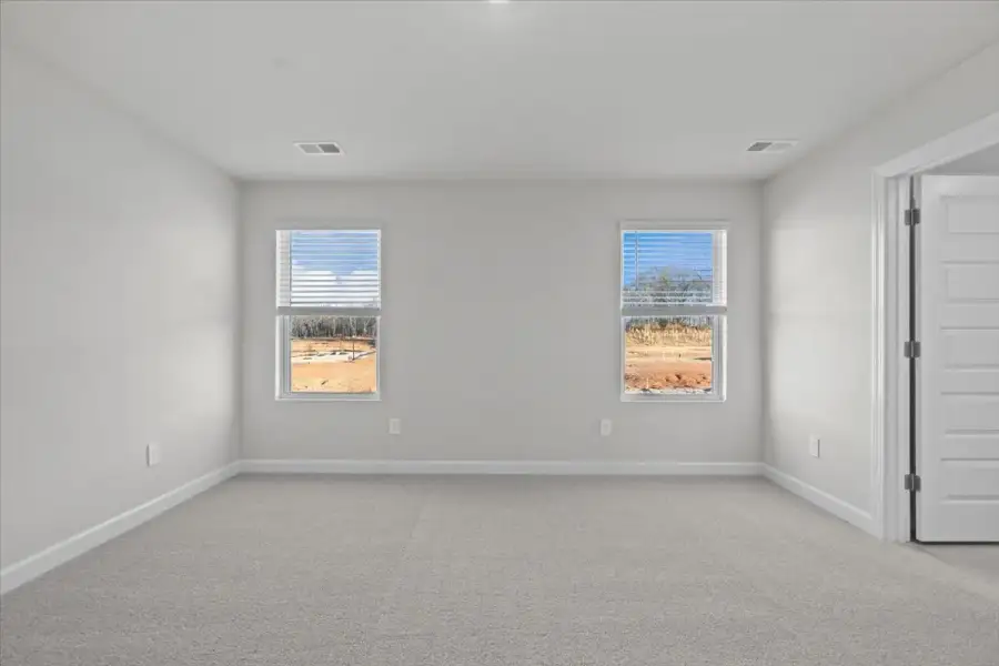 Spacious, unfurnished interior of a new home in Creek Ridge - Heritage Collection, Spartanburg (Image 13).