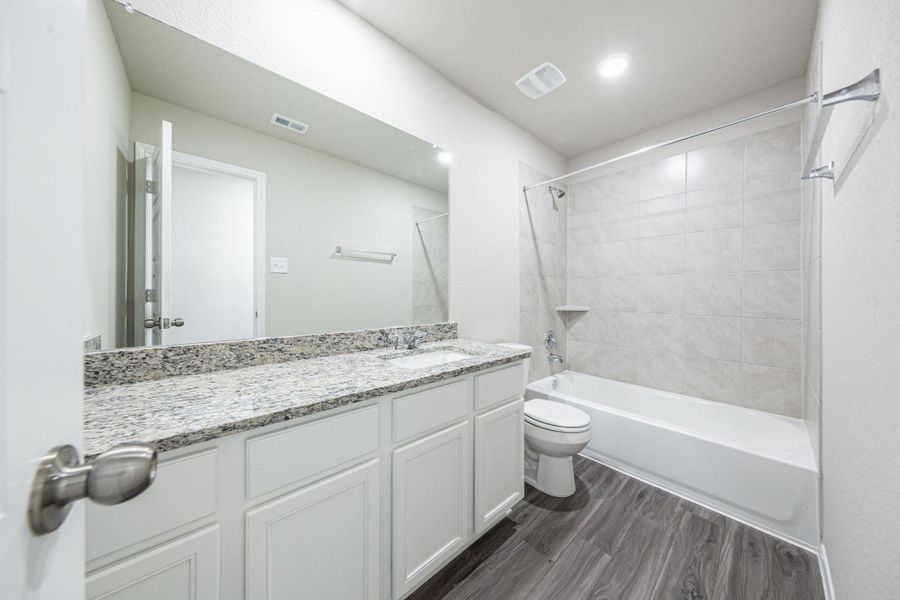 Furnished interior view inside a new home in Mackenzie Creek, Conroe (Image 9). Furnished interior view inside a new home in Mackenzie Creek, Conroe (Image 9).