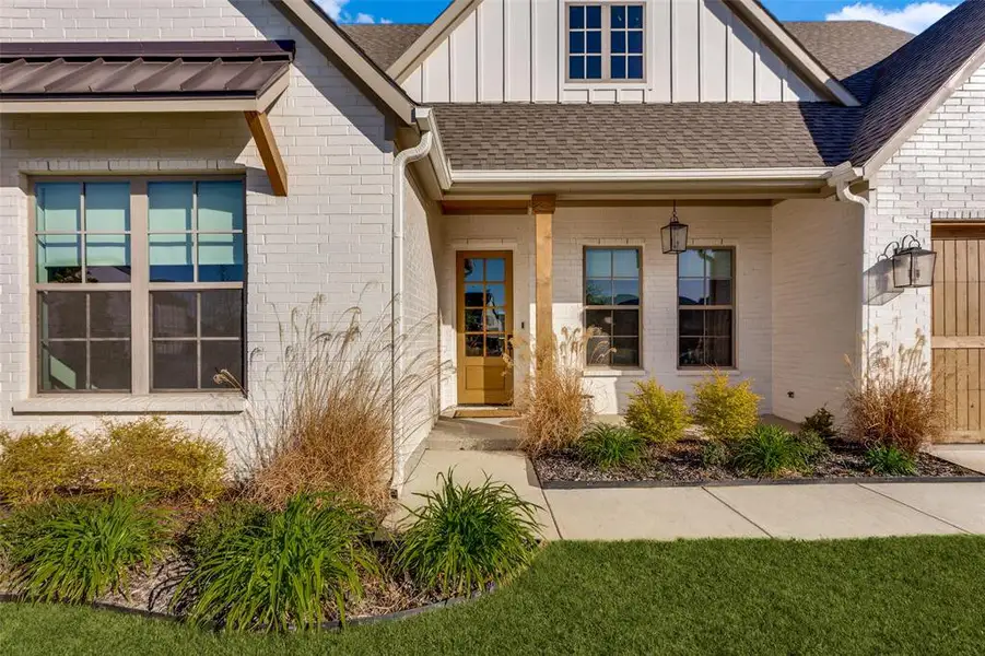 Exterior details and patio area of a home in , Aledo (Image 3).