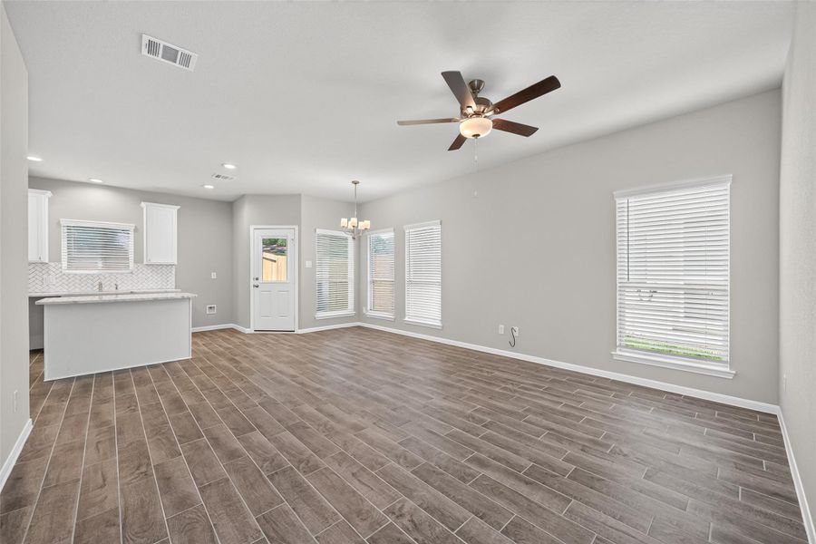 Spacious, unfurnished interior of a new home in Woodland Lakes, Huffman (Image 15).