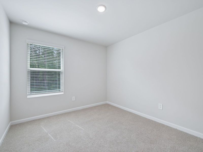 Spacious, unfurnished interior of a new home in The Rows at Buffaloe Reserve, Raleigh (Image 15).