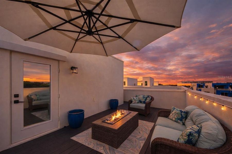 Exterior details and patio area of a home in , St. Petersburg (Image 35).