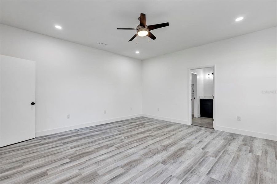 Spacious, unfurnished interior of a new home in , New Smyrna Beach (Image 33).