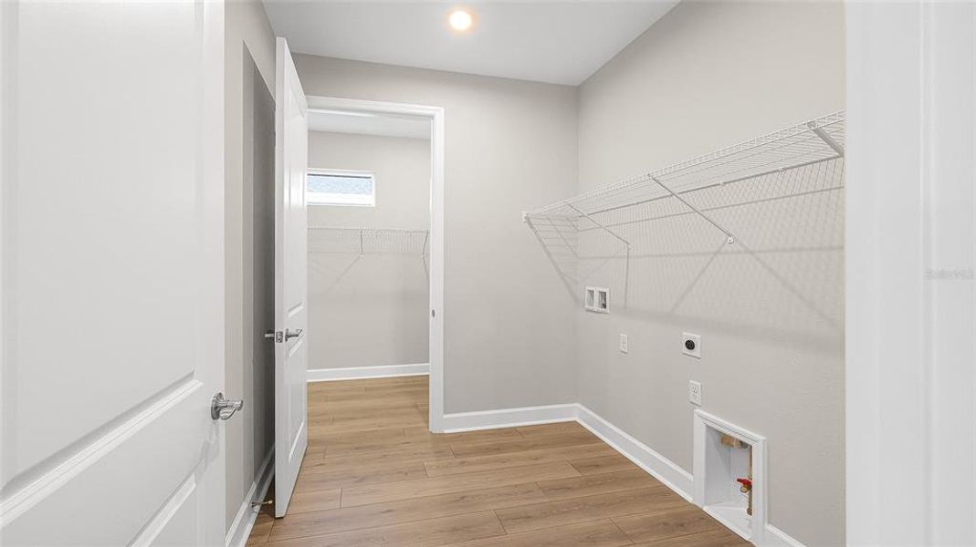 Spacious, unfurnished interior of a new home in Cresswind at Lake Harris, Tavares (Image 33).
