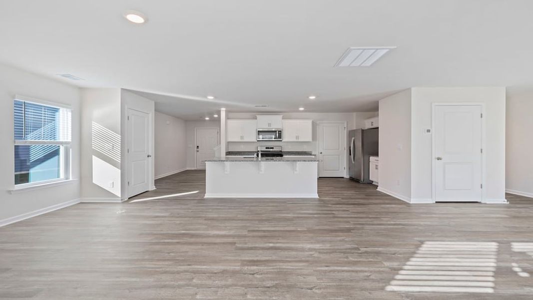 Spacious, unfurnished interior of a new home in Cedar Gap, Fountain Inn (Image 15).