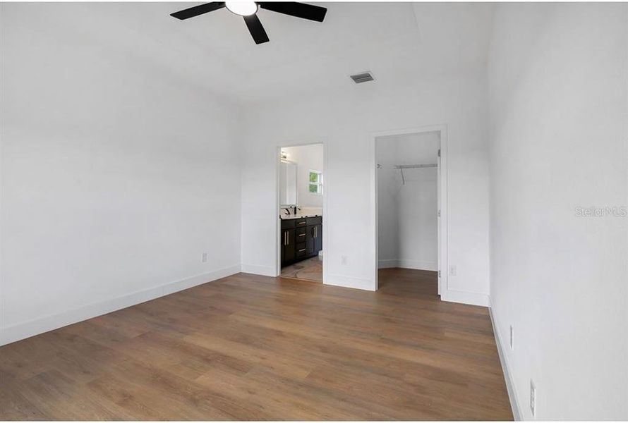 Spacious, unfurnished interior of a new home in , Sanford (Image 10).