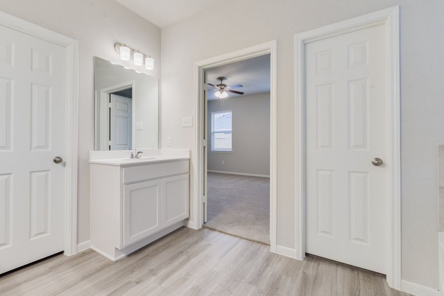 Representative furnished interior of a home built from the Floor Plan 1784 by Colina Homes in Tidwell Lakes, Houston (Image 18).