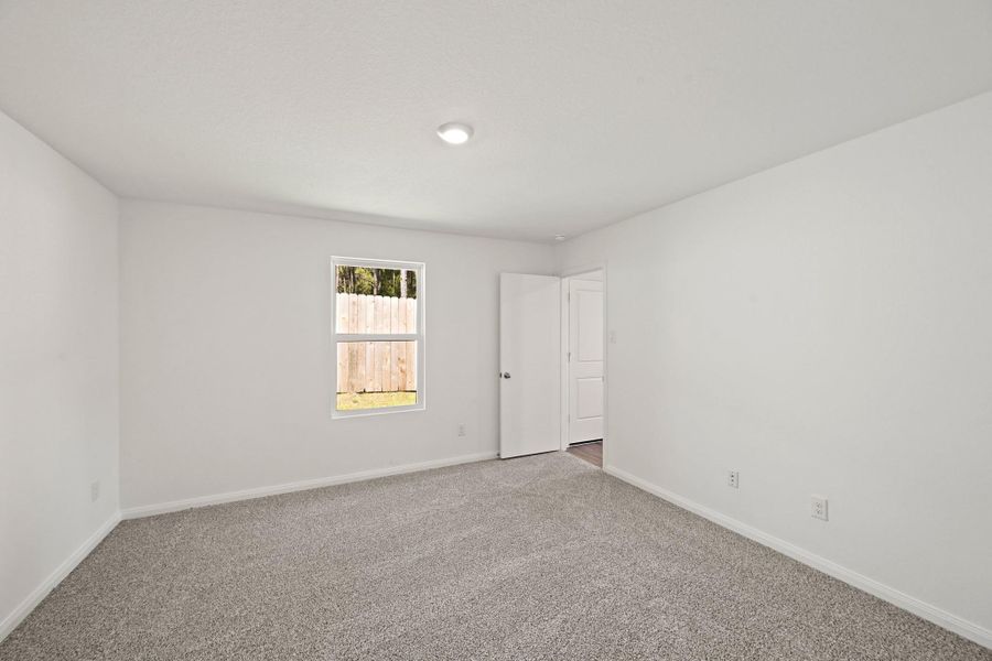 Spacious, unfurnished interior of a new home in , Conroe (Image 17).