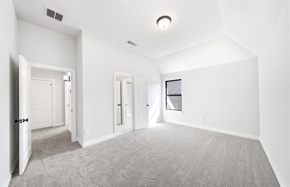 Spacious, unfurnished interior of a new home in The Highlands 55′, Porter (Image 25).