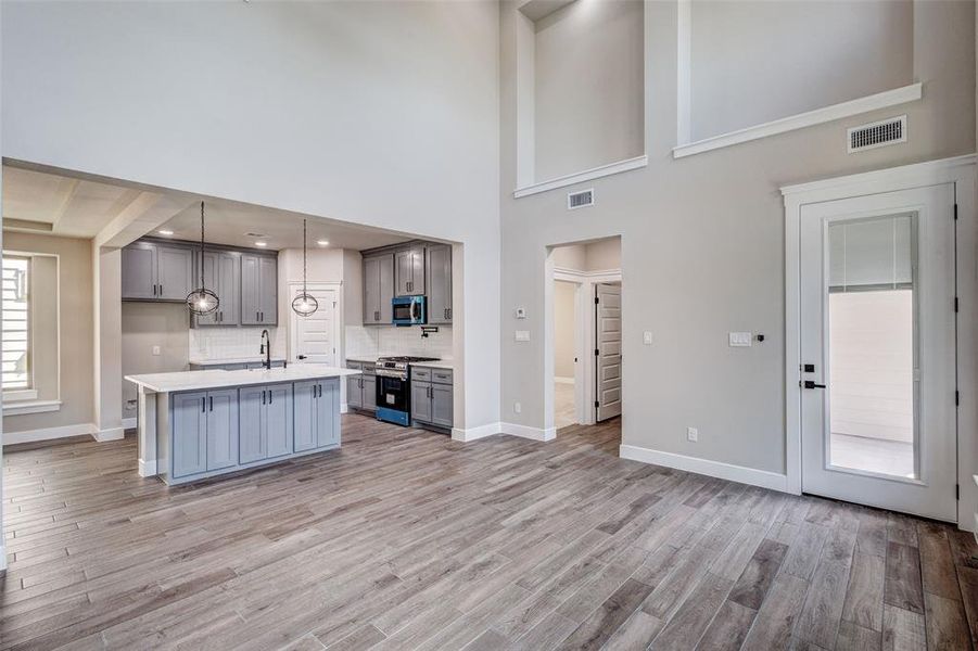 Furnished interior view inside a new home in , Irving (Image 12).