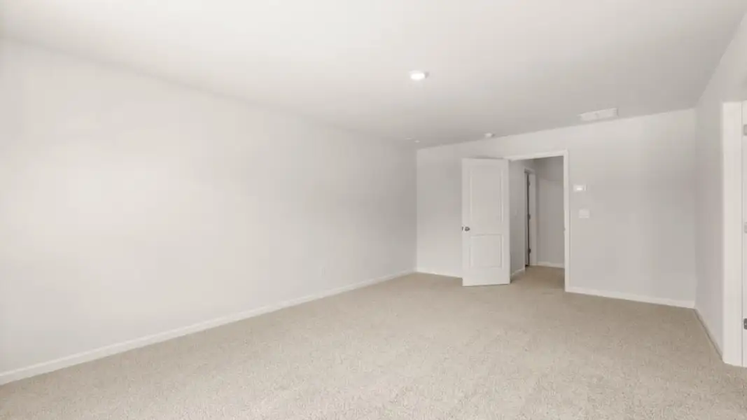Spacious, unfurnished interior of a new home in Lost Creek, Dallas (Image 15).