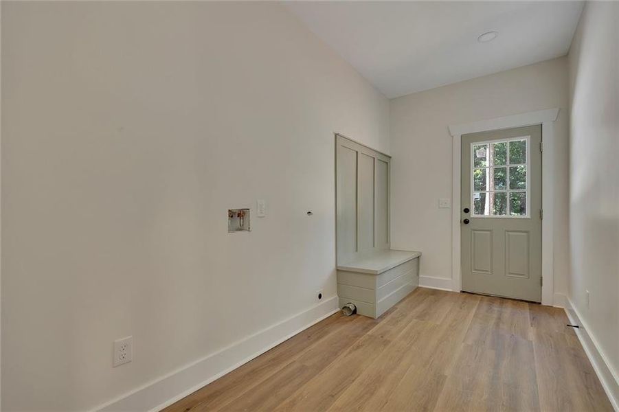 Spacious, unfurnished interior of a new home in , Silver Creek (Image 13).