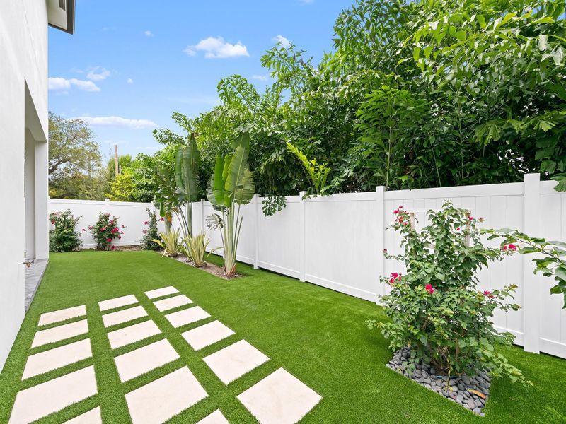 Exterior details and patio area of a home in , Fort Lauderdale (Image 2). Exterior details and patio area of a home in , Fort Lauderdale (Image 2).