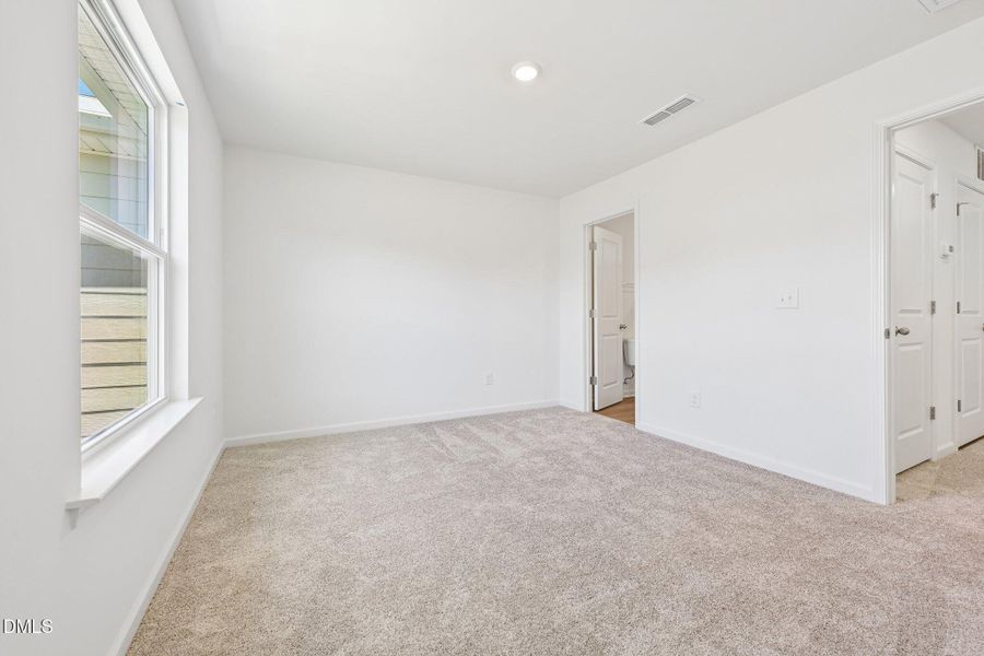 26-web-or-mls-Glen Lyon Drive-S2204-026