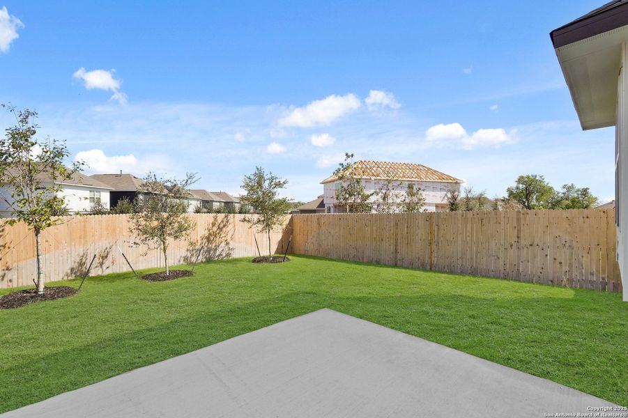 Exterior details and patio area of a home in Blue Ridge Ranch, San Antonio (Image 15).