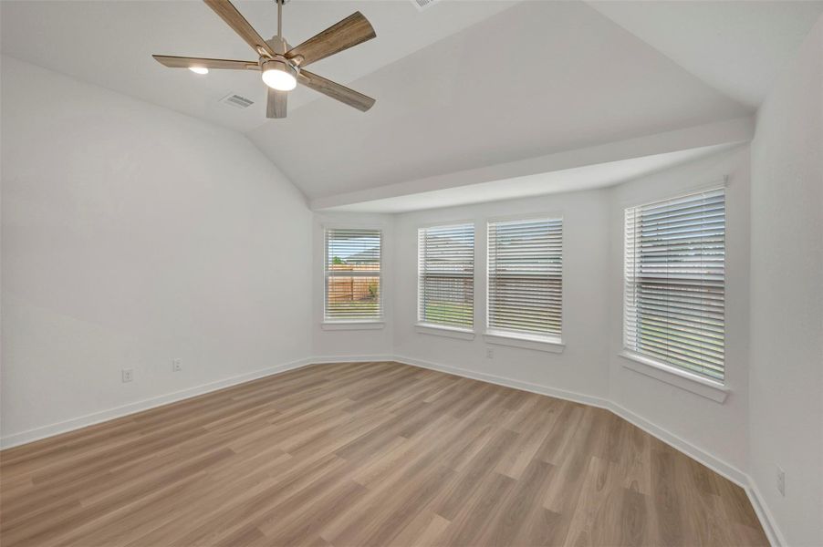 Spacious, unfurnished interior of a new home in Miller's Pond, Rosenberg (Image 37).