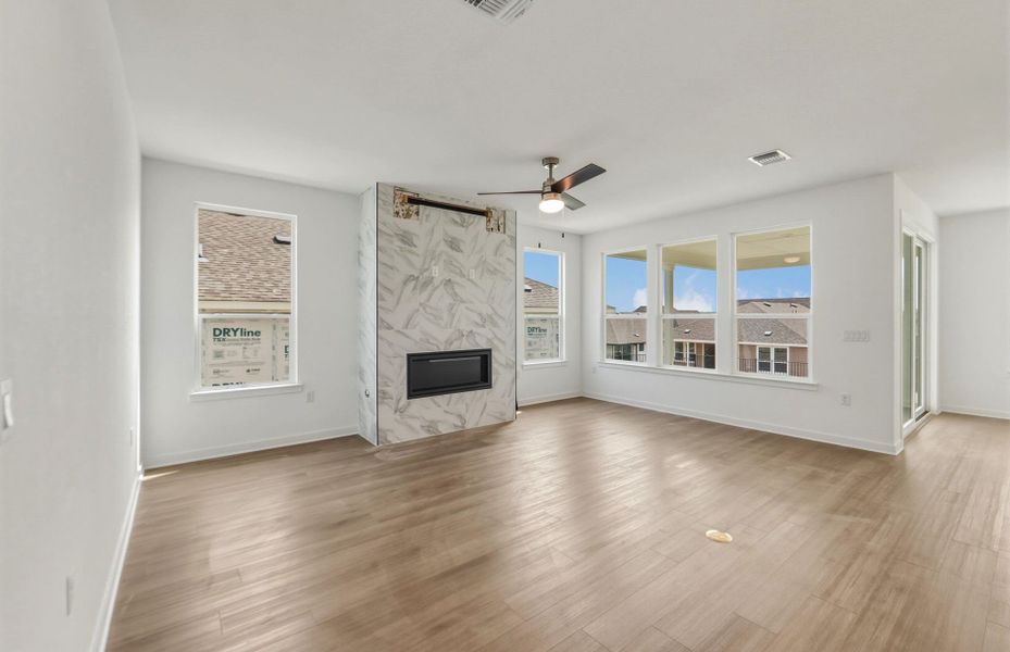 Spacious, unfurnished interior of a new home in Sun City Texas, Georgetown (Image 51).
