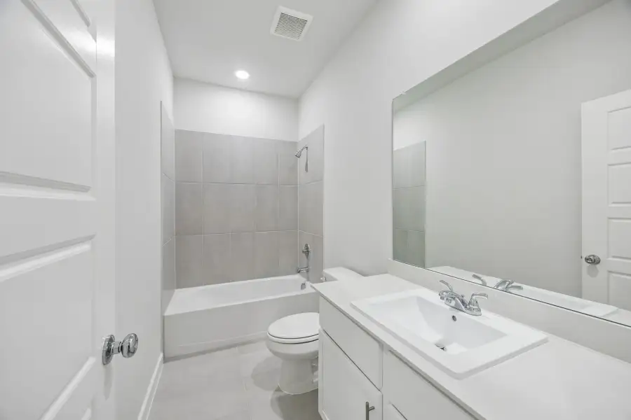 Secondary Bathroom in the Birch home plan by Trophy Signature Homes – REPRESENTATIVE PHOTO Secondary Bathroom in the Birch home plan by Trophy Signature Homes – REPRESENTATIVE PHOTO