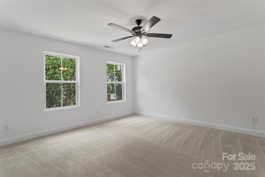 Spacious, unfurnished interior of a new home in , Harrisburg (Image 14).