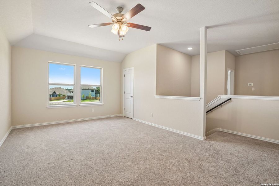 Spacious, unfurnished interior of a new home in Meyer Ranch - Enclave, New Braunfels (Image 13).