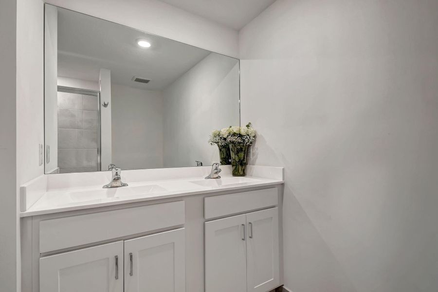 Dual Vanity primary en-suite 21