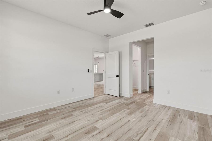 Spacious, unfurnished interior of a new home in , North Port (Image 26).