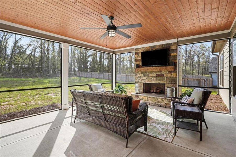 Exterior details and patio area of a home in , Williamson (Image 4).