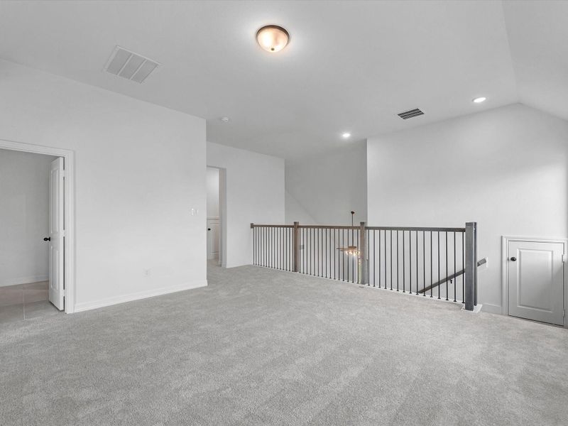 Spacious, unfurnished interior of a new home in Sunterra Lakes, Brookshire (Image 21).