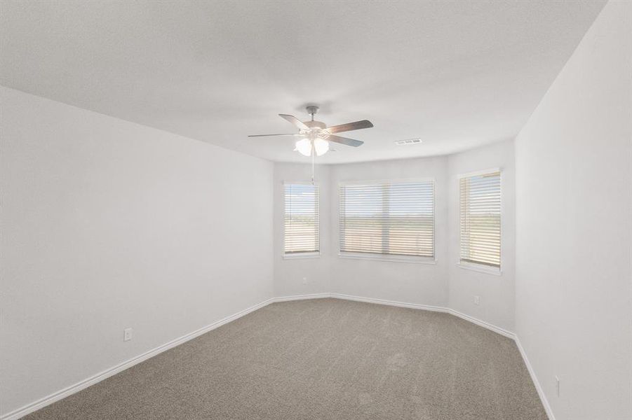 Spacious, unfurnished interior of a new home in Retreat at Fossil Creek, Fort Worth (Image 13).