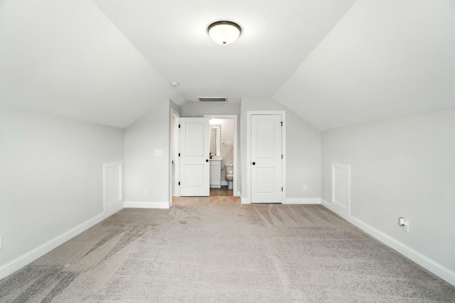 Spacious, unfurnished interior of a new home in Summerlin, Mooresville (Image 19). Spacious, unfurnished interior of a new home in Summerlin, Mooresville (Image 19).