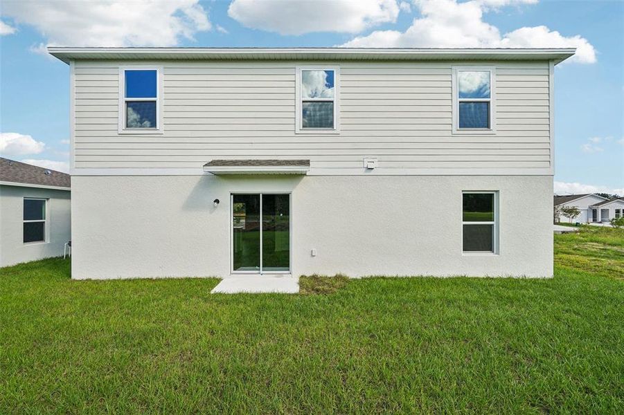 Exterior details and patio area of a home in West Oak, Ocala (Image 3).
