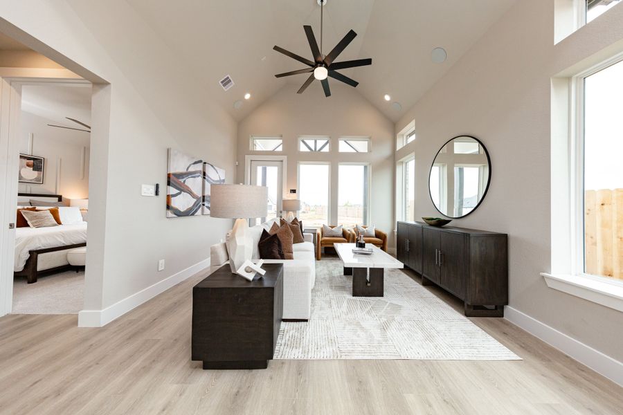 Representative furnished interior of a home built from the Somerset by Beazer Homes in Bridgeland, Cypress (Image 7).