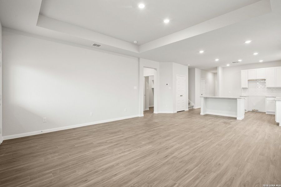 Spacious, unfurnished interior of a new home in Hunters Ranch, San Antonio (Image 14).