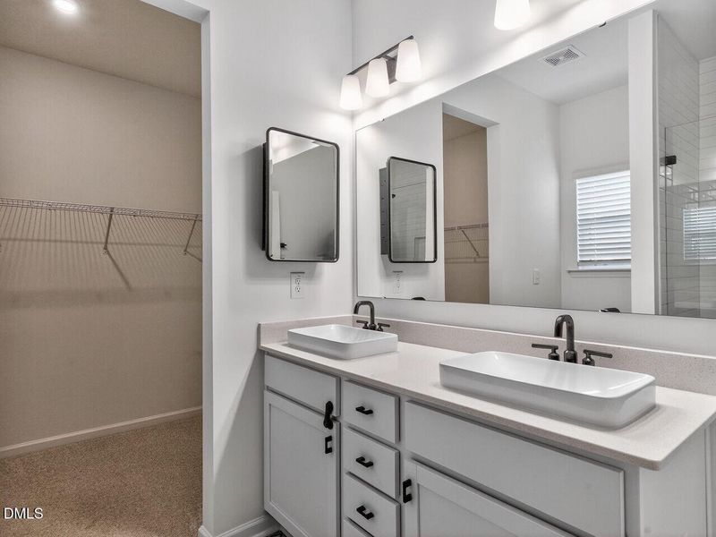 022-1280x960-primary-bath