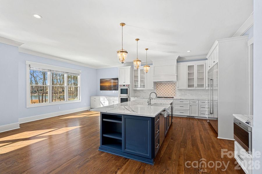 Kitchen with lake views! Kitchen with lake views!