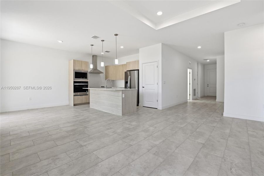 Spacious, unfurnished interior of a new home in , Labelle (Image 9).