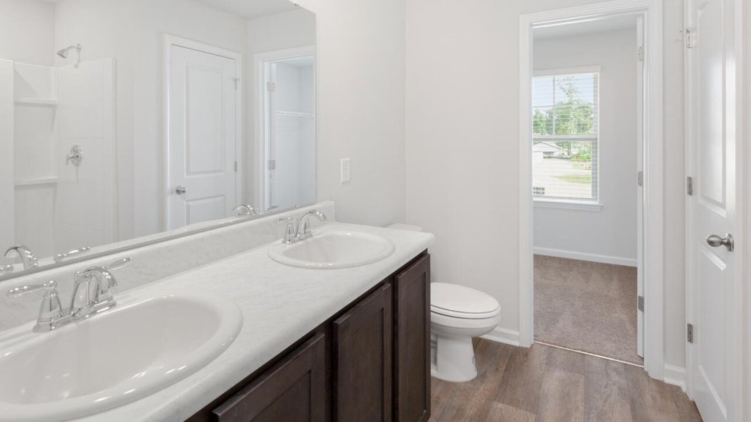Furnished interior view inside a new home in Eagle Creek, Bolivia (Image 8).