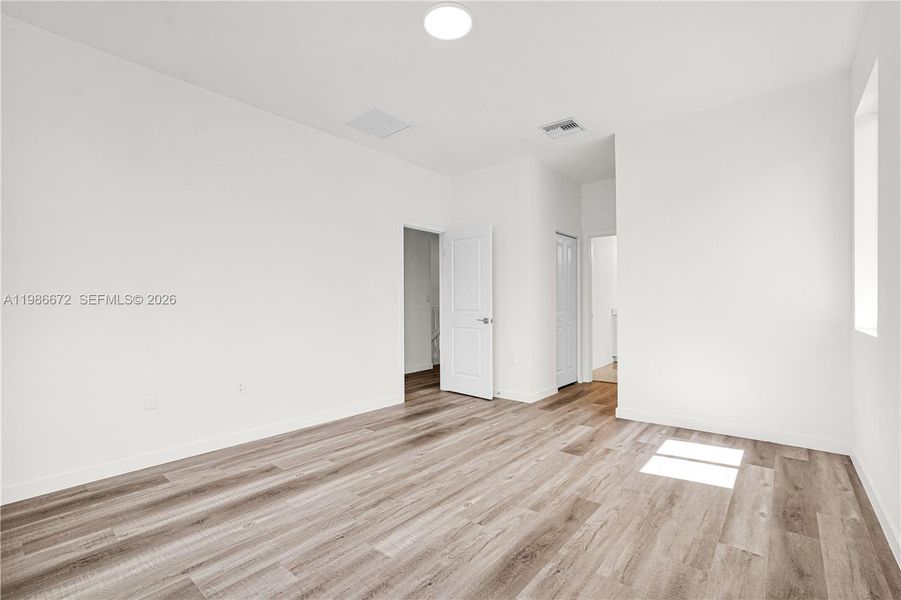 Spacious, unfurnished interior of a new home in , Miami (Image 55).