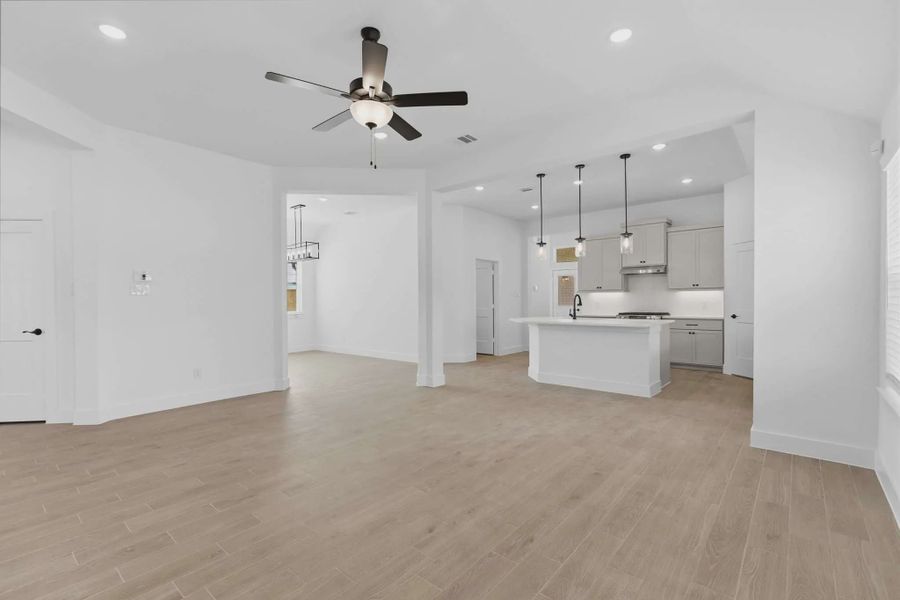 Spacious, unfurnished interior of a new home in Bridgeland, Elgin (Image 8).