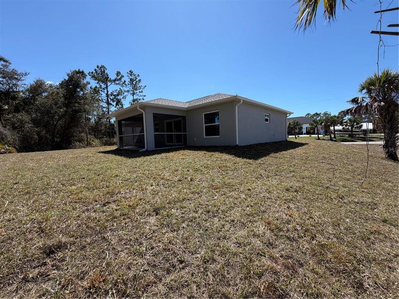 Exterior details and patio area of a home in , North Port (Image 3).