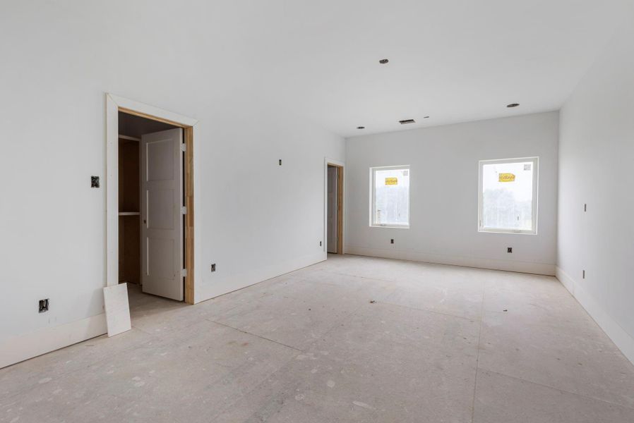 Spacious, unfurnished interior of a new home in , Washington (Image 17).