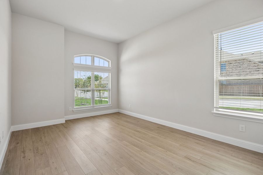Spacious, unfurnished interior of a new home in Mayfield Farms, Arlington (Image 28).