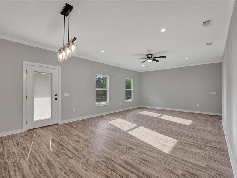 Spacious, unfurnished interior of a new home in , Lufkin (Image 21).