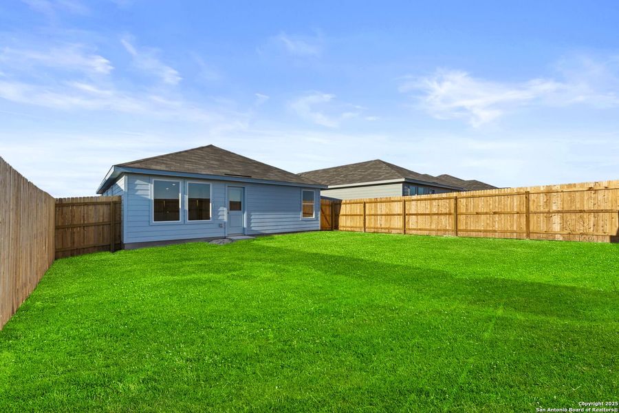 Exterior details and patio area of a home in , New Braunfels (Image 2).