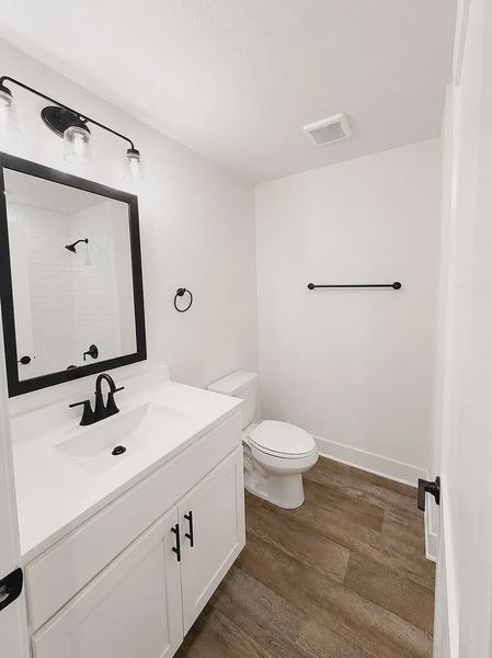 Furnished interior view inside a new home in Stonebrooke, Conroe (Image 6).