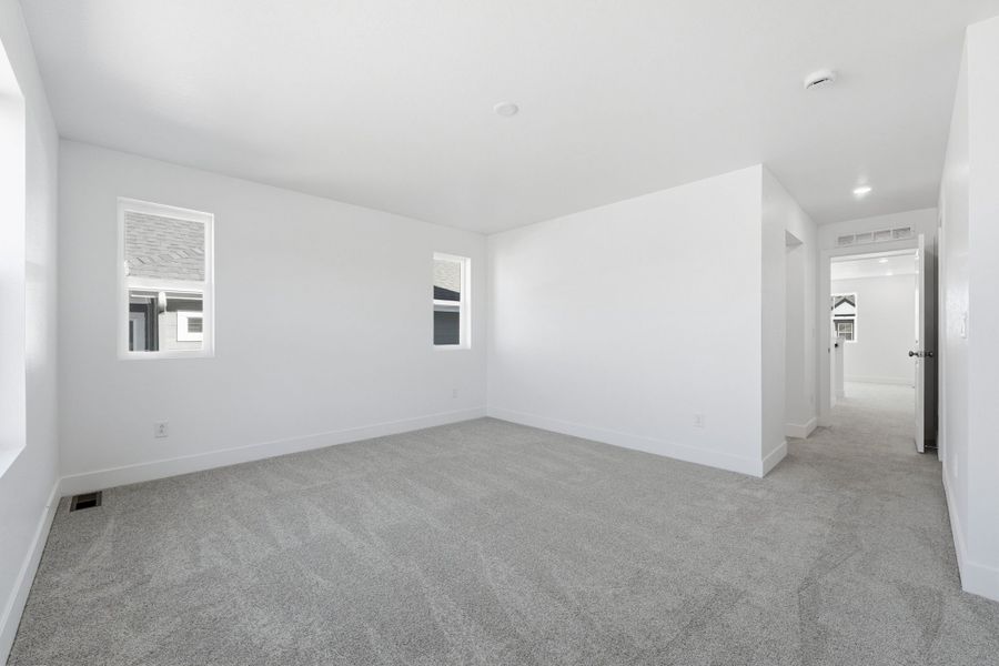 Spacious, unfurnished interior of a new home in Trailstone, Arvada (Image 16).