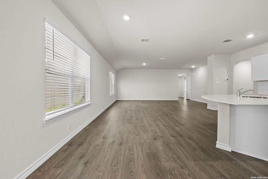 Spacious, unfurnished interior of a new home in Stonehill, San Antonio (Image 20).