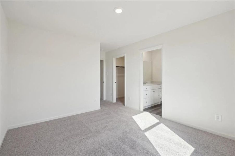 Spacious, unfurnished interior of a new home in Mt. Tabor Ridge, Dallas (Image 17).