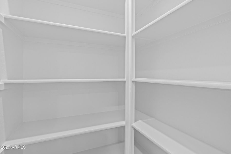 26)PANTRY