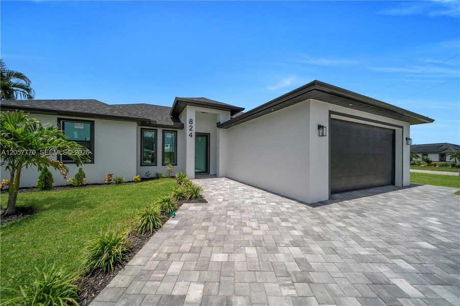 Exterior details and patio area of a home in , Cape Coral (Image 4).